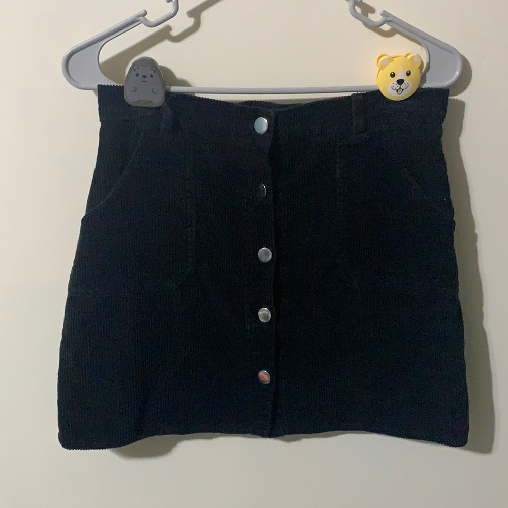 Cute black short skirt